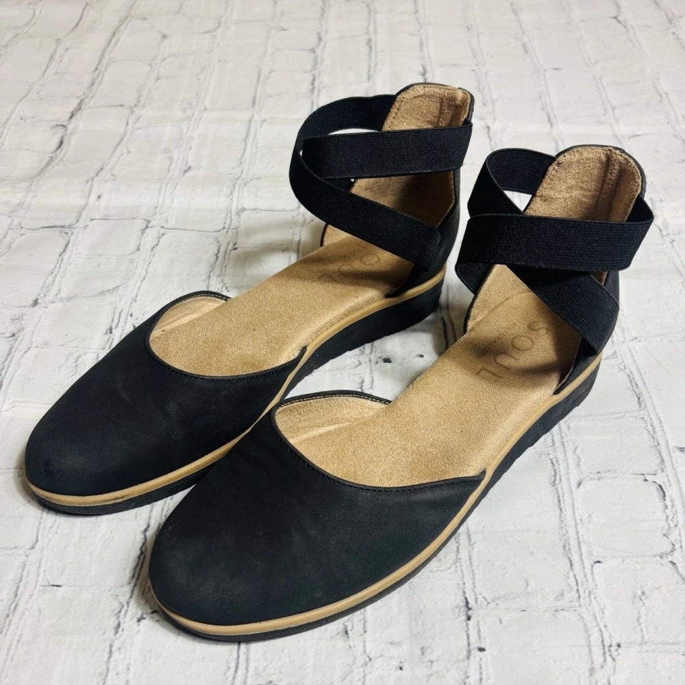 SOUL Naturalizer Women's Size 8 M Intro Black Flat Nubuck Shoes